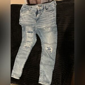 High waisted American eagle women’s skinny jeans. Size 14